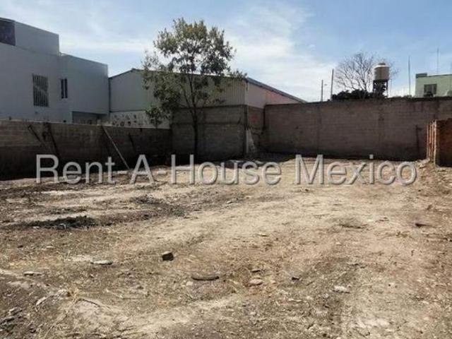 Terreno habitacional, comercial y de servicios de 1,169 M2 Centro de Querétaro, VENTA