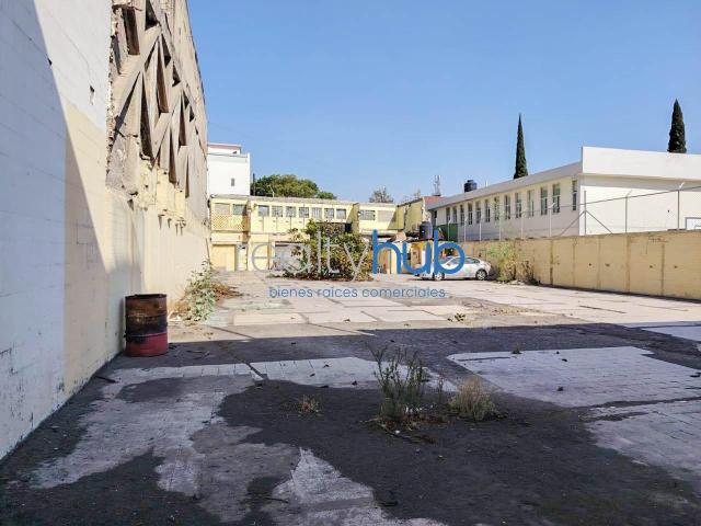 Terreno habitacional con comercio en venta: Zona Centro