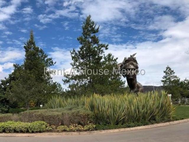Terreno habitacional de 211 metros, con amenidades. Altozano VENTA