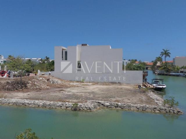 Terreno habitacional en venta, Isla Dorada, Zona Hotelera Canc?n