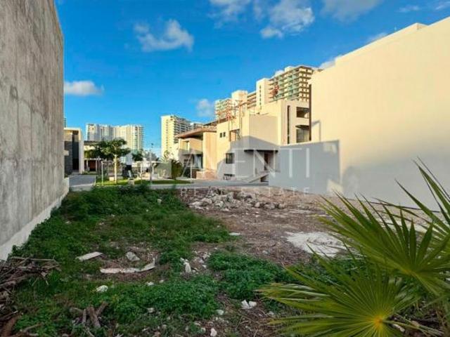 Terreno Habitacional en Venta, La Marina, Puerto Cancún