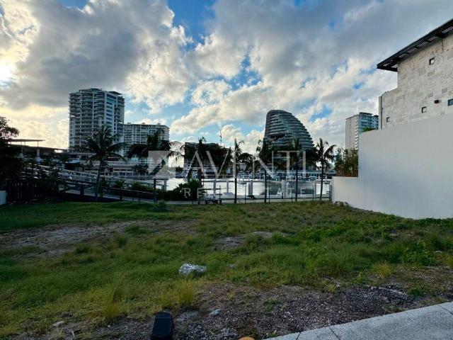 Terreno Habitacional en Venta, La Marina, Puerto Canc?n