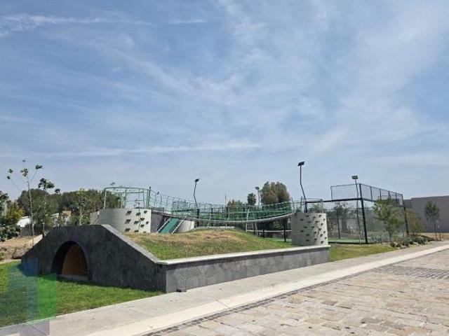 Terreno habitacional en Jurica dentro de privada con amenidades