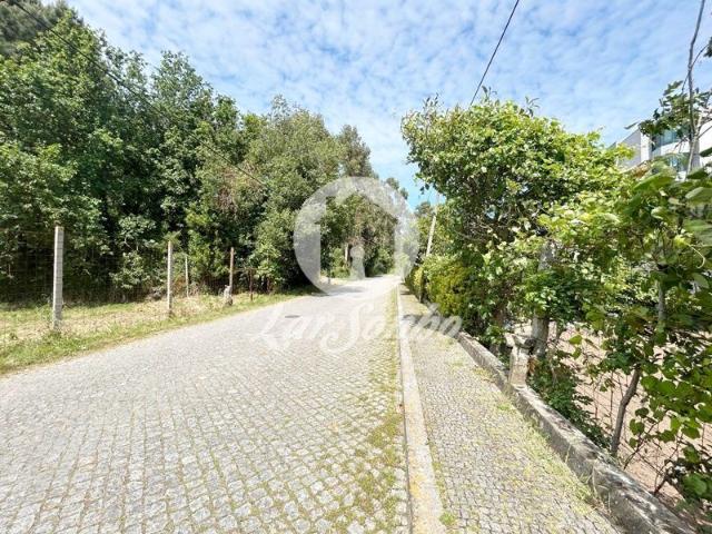Terreno ideal para construção em altura com 6.863 m2 em Vila Nova da Telha, Maia