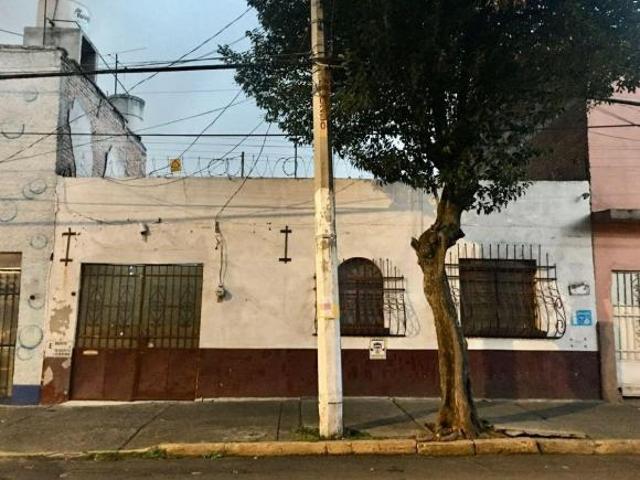 Terreno ideal para construir 4 viviendas a unos pasos de la deportiva 18 de Marzo