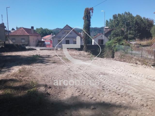 Terreno ideal para habitação, comercio ou apartamentos, 1200m2. oferta do projeto Paredes de Coura