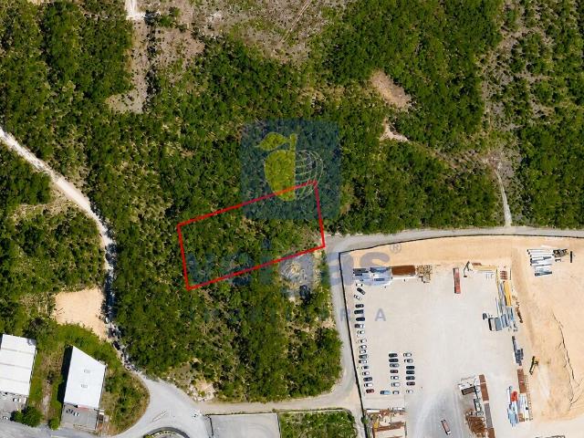 Terreno Industrial com 2568m2 para construção de armazém, indústria ou logística na Zicofa, Leiria