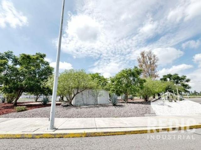Terreno industrial de 13,230m2 en parque industrial sobre la carr. Qro Celaya