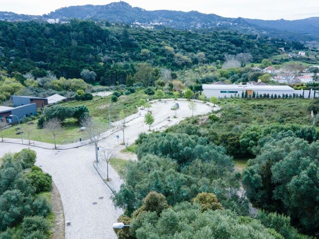Terreno Infraestruturado para Construção de Moradia Sintra