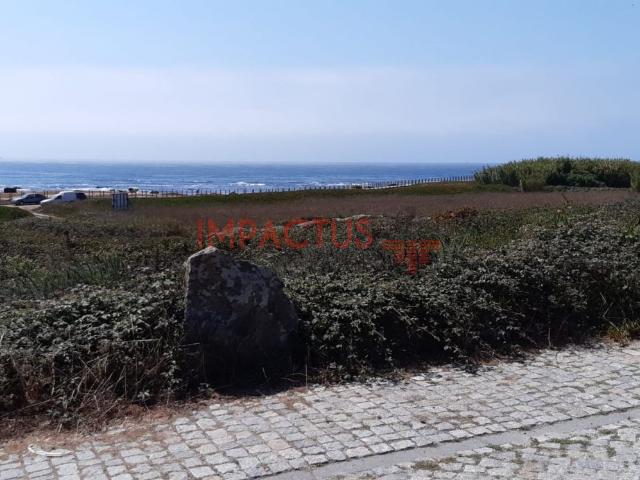 Terreno junto à praia