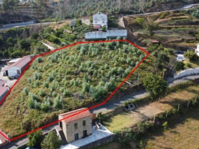 Terreno junto à Vila