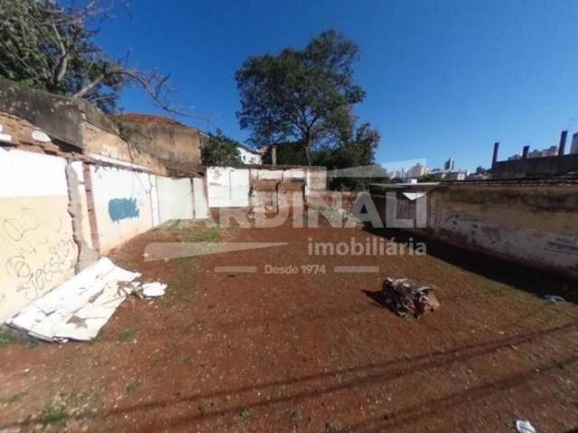Terreno limpo pronto para construir muito bem localizado na área Central de São Carlos