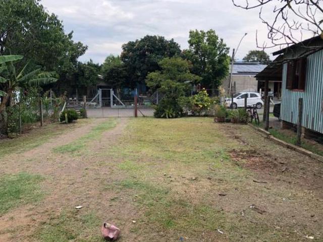 Terreno localizado em rua sem saída, muito tranquila, no Bairro XV