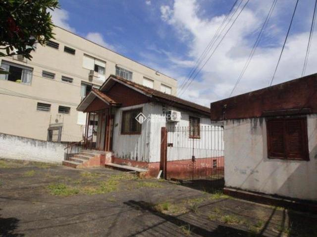 TERRENO LOCALIZADO EM RUA VALORIZADA 15m DE FRENTE POR 40m MEDINDO DE FRENTE A FUNDOS