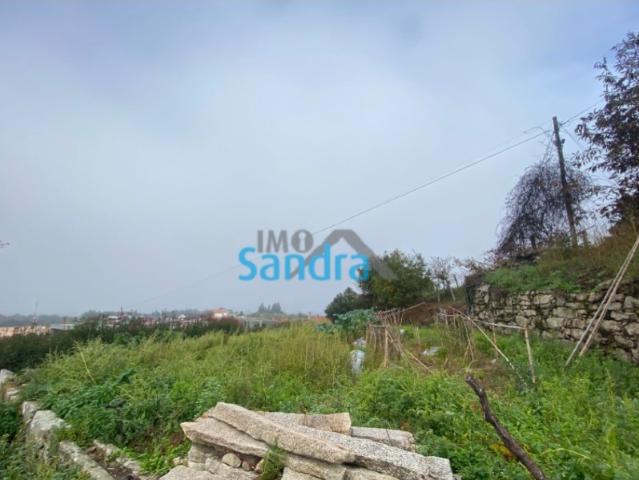 Terreno localizado em zona construtiva