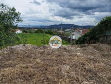 Terreno localizado na freguesia de Silveiros, concelho de Barcelos