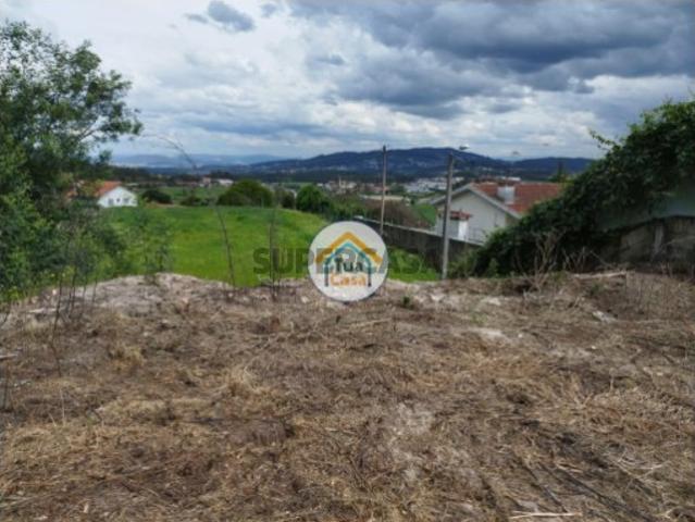 Terreno localizado na freguesia de Silveiros, concelho de Barcelos