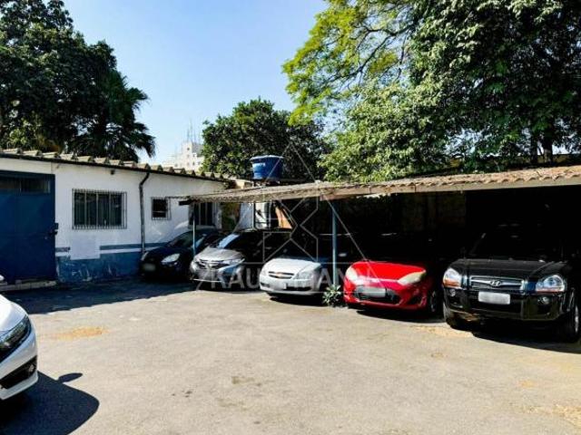 Terreno + lojas laterais à Venda em Santo Amaro 940,50m²