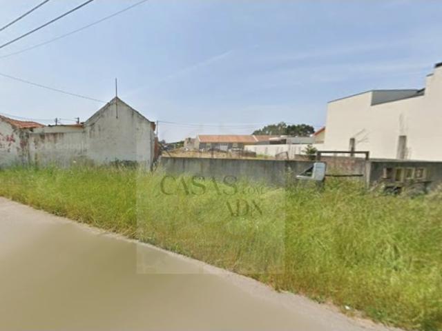Terreno lote com 482 m2 para construção de moradia T4