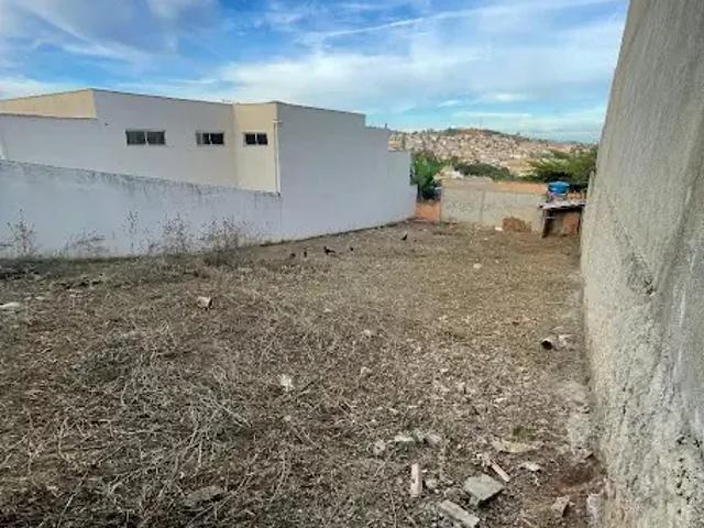 Terreno / Lote para Venda em Vespasiano/MG Serra Dourada