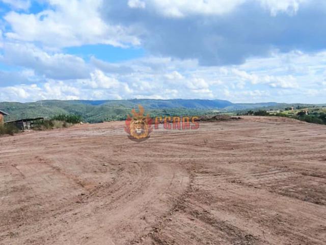 Terreno / Lote para Venda em Alumínio/SP Genebra