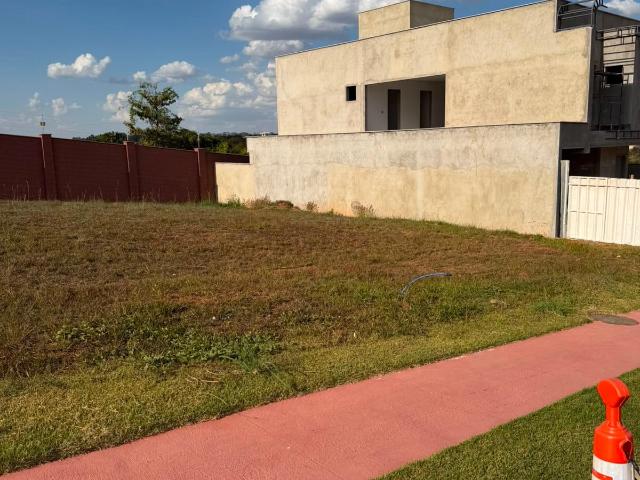 Terreno / Lote para Venda em Aparecida de Goiânia/GO Jardins Versalhes