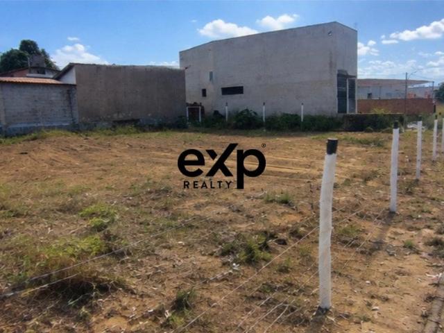 Terreno / Lote para Venda em Aparecida de Goiânia/GO Setor Garavelo