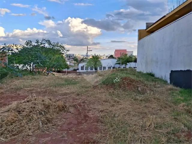 Terreno / Lote para Venda em Bauru/SP Parque Residencial Castelo