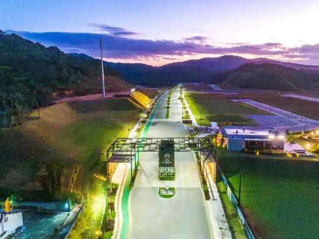 Terreno / Lote para Venda em Camboriú/SC Colinas de Camboriú