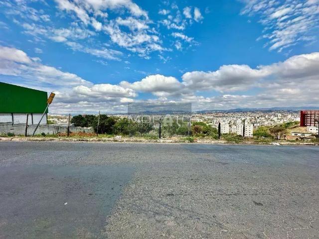 Terreno / Lote para Venda em Contagem/MG Cabral