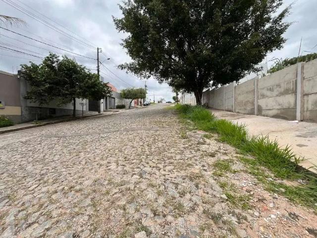 Terreno / Lote para Venda em Divinópolis/MG Oliveiras