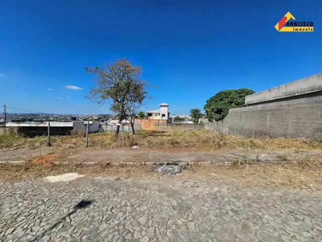 Terreno / Lote para Venda em Divinópolis/MG Quintino