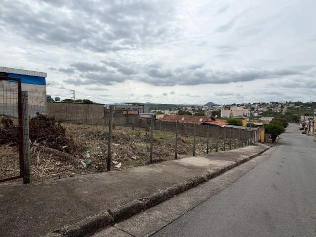 Terreno / Lote para Venda em Divinópolis/MG Sagrada Família