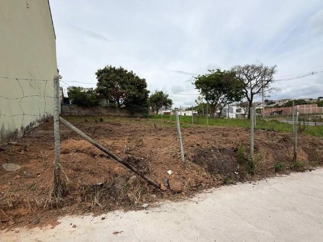 Terreno / Lote para Venda em Divinópolis/MG Santa Lúcia