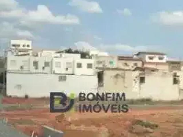 Terreno / Lote para Venda em Governador Valadares/MG Castanheiras II