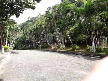 Terreno / Lote para Venda em Guarujá/SP Morro Sorocotuba