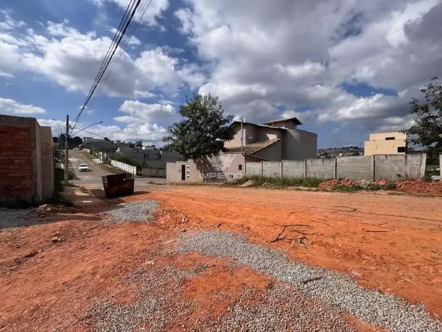 Terreno / Lote para Venda em Itaúna/MG Tropical