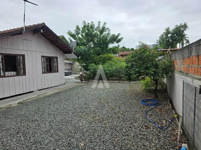 Terreno / Lote para Venda em Joinville/SC Iririú