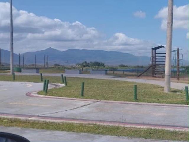Terreno / Lote para Venda em Maracanaú/CE Pau Serrado