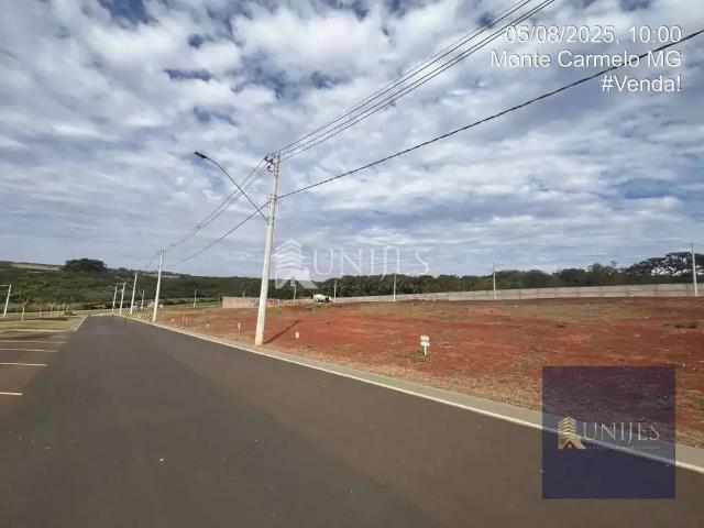 Terreno / Lote para Venda em Monte Carmelo/MG Batuque