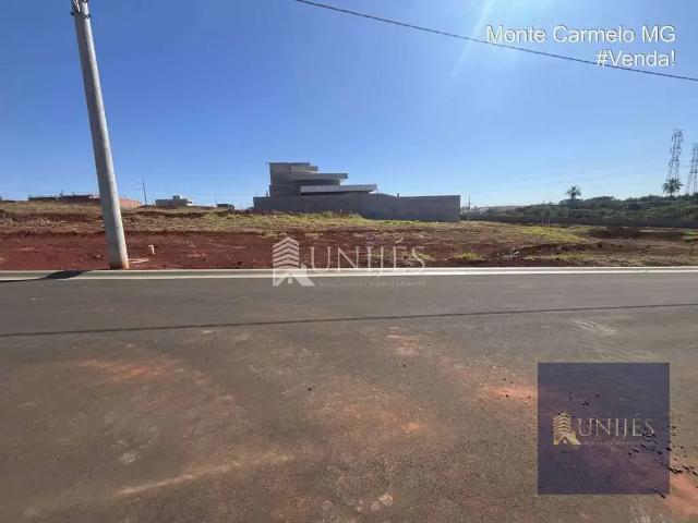 Terreno / Lote para Venda em Monte Carmelo/MG Batuque