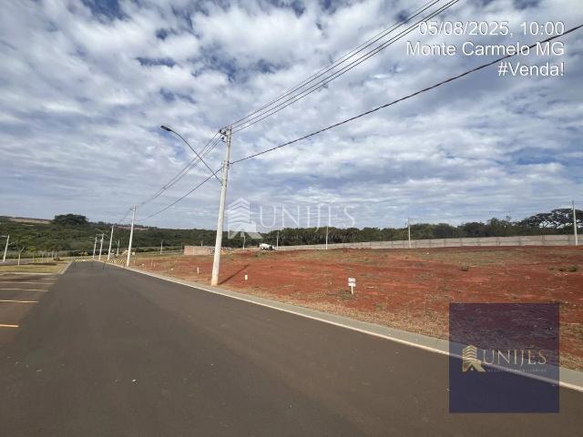 Terreno / Lote para Venda em Monte Carmelo/MG Batuque