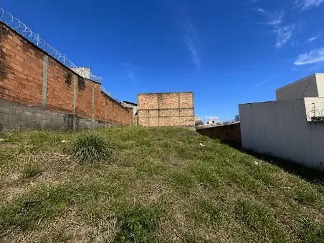 Terreno / Lote para Venda em Patos de Minas/MG Jardim Vitória