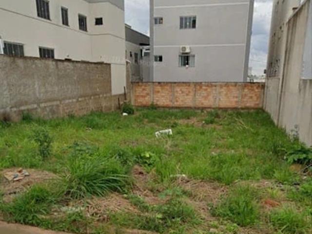 Terreno / Lote para Venda em Patos de Minas/MG Laranjeiras