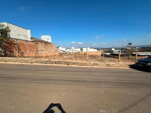 Terreno / Lote para Venda em Patos de Minas/MG Residencial Barreiro
