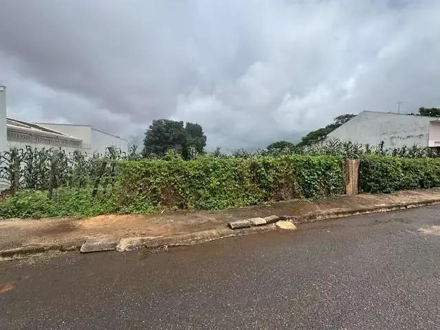 Terreno / Lote para Venda em Patos de Minas/MG Valparaíso