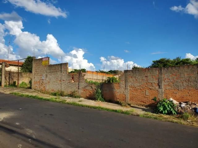 Terreno / Lote para Venda em Pirassununga/SP Vila Guimarães