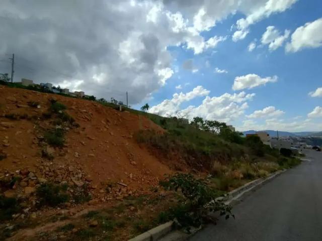 Terreno / Lote para Venda em Poços de Caldas/MG Jardim Bandeirantes