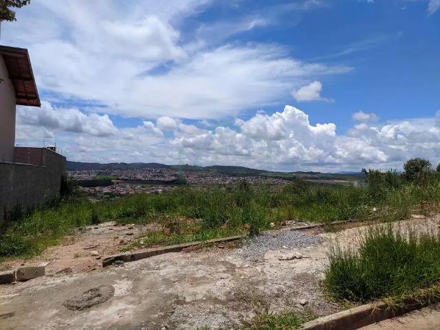 Terreno / Lote para Venda em Poços de Caldas/MG Loteamento Residencial Tiradentes