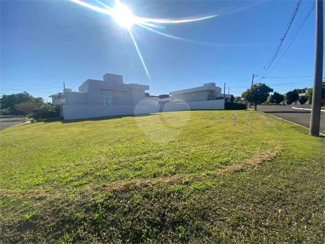 Terreno / Lote para Venda em São Carlos/SP Condomínio Residencial Montreal